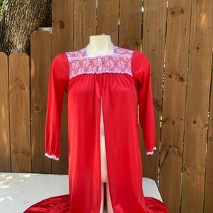 Vintage nightgown robe size 10.